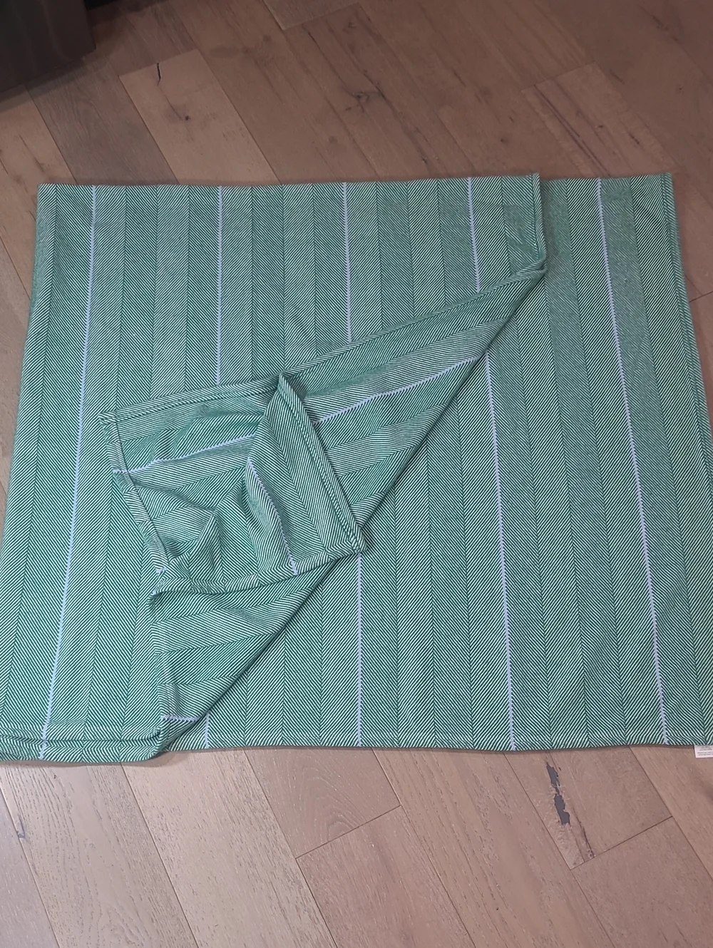 EUC Pottery Barn Blanket Green/White Knit Chevron Pattern Queen Size Blanket